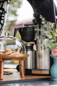 Lístek.Kafé Rajhrad, káva, zákusek